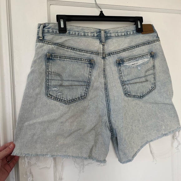 American Eagle Hi Rise Mom Short ⭐️ (2/$40) - Picture 3 of 5